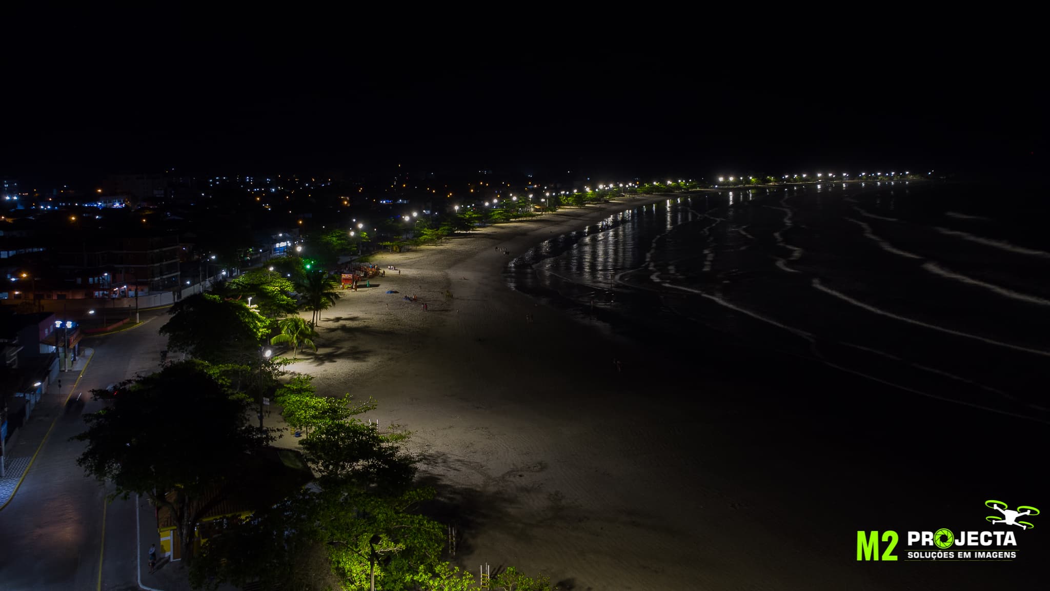 Praia Perequê-Açu de noite